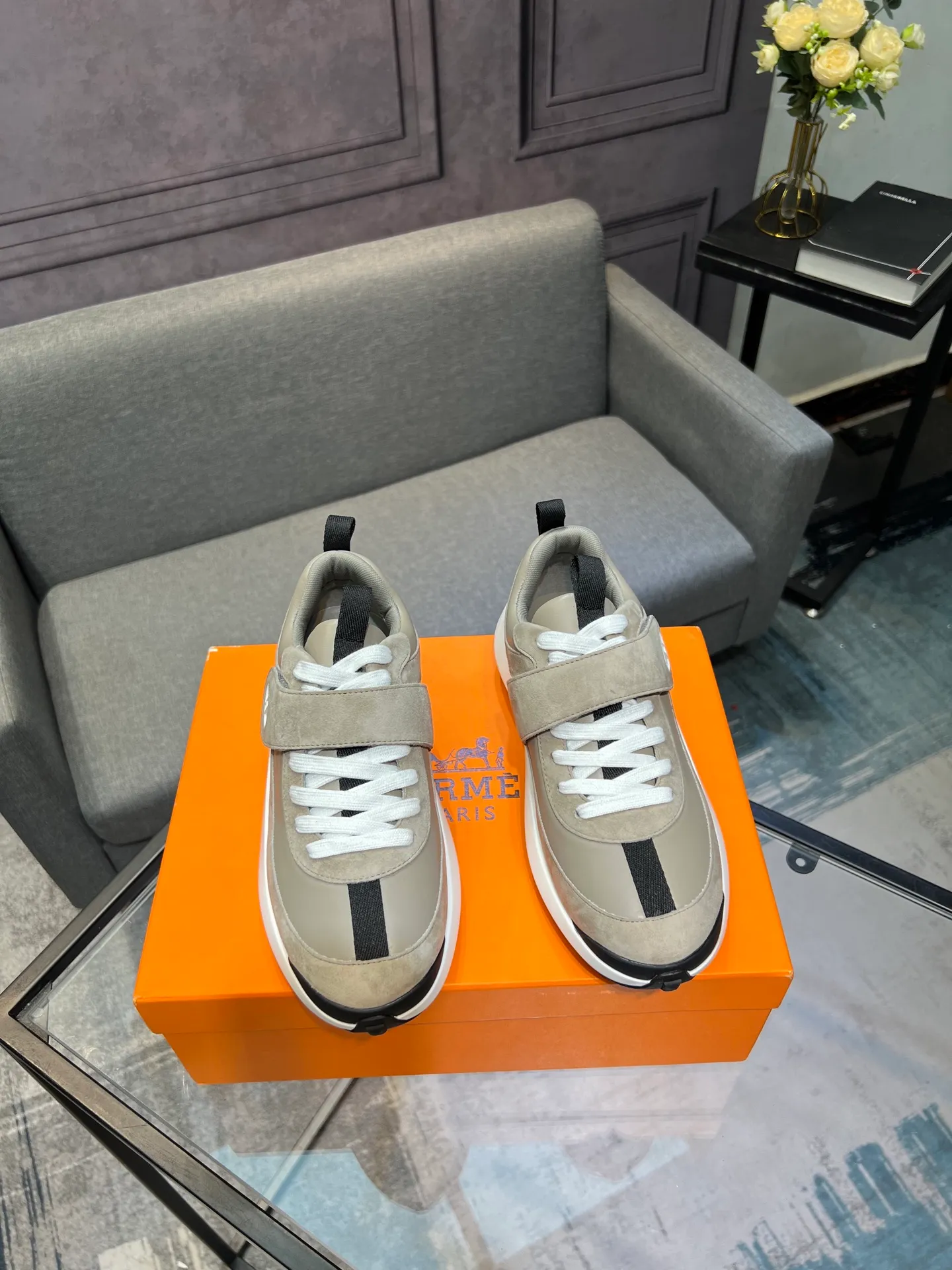 Men's shoes 💰600 Actual photos 🎬 [Hermès] Couple style, official website synchronization Counter quality French Paris catwalk style Simple and classic Imported original fabric Original 1:1 outsole! The highest version on the market! Size: Female 35-41. Male 39-45 (female 41, male 45 customized)